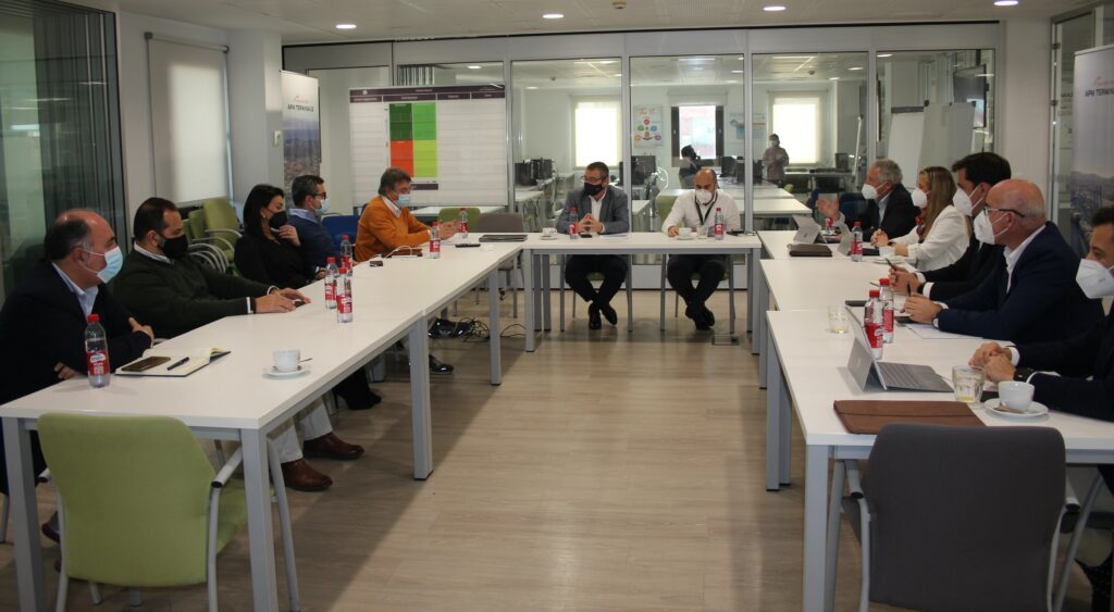 APM Terminals Algeciras aborda junto a los transportistas y APBA medidas para mejorar el flujo de vehículos