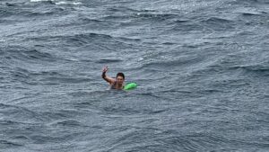 Salvamento Marítimo rescata a un hombre a la deriva en Los Lances, Tarifa