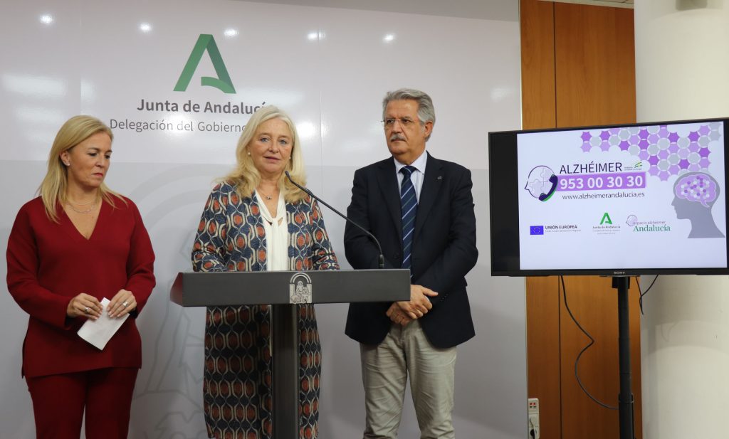 Mercedes Colombo; la delegada territorial de Salud y Consumo, Eva Pajares, y el director de Salud Responde, Javier Vázquez.