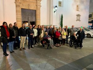 Momento de la visita de los ancianos al alumbrado navideño